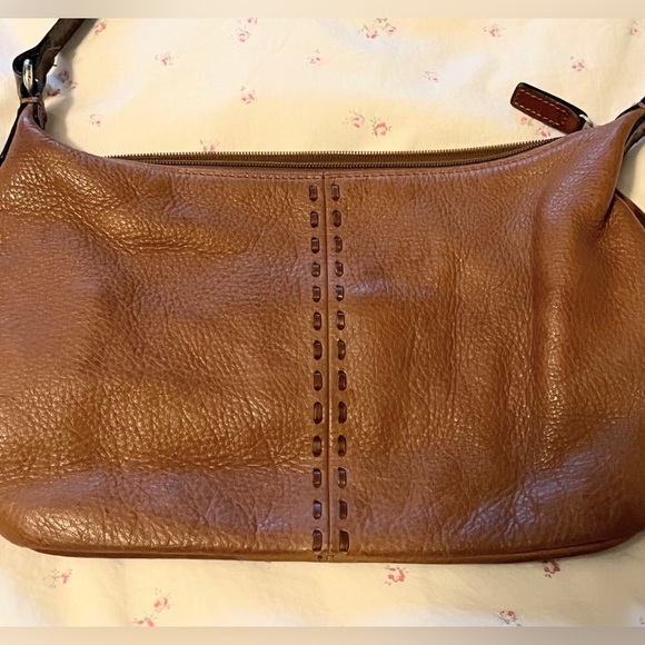 Fossil well worn leather shoulder purse! Beautiful soft brown leather - Picture 2 of 5
